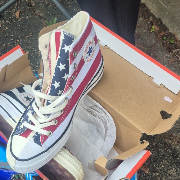 Star Pattern High-Top Sneakers - Picture 3 of 4